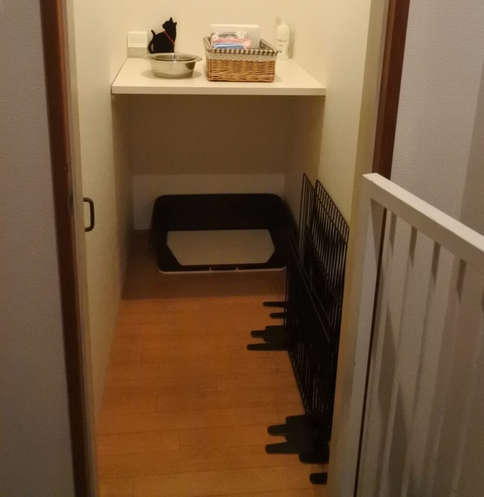 AWAJI-Sunset-Cottage_dog-room